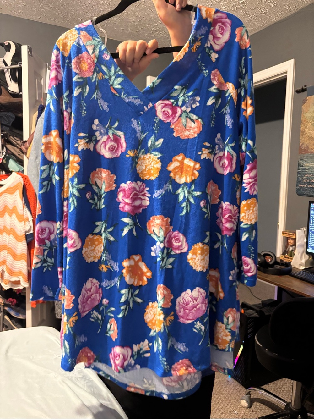 Emerald boutique Blue Floral V-Neck Tunic Top